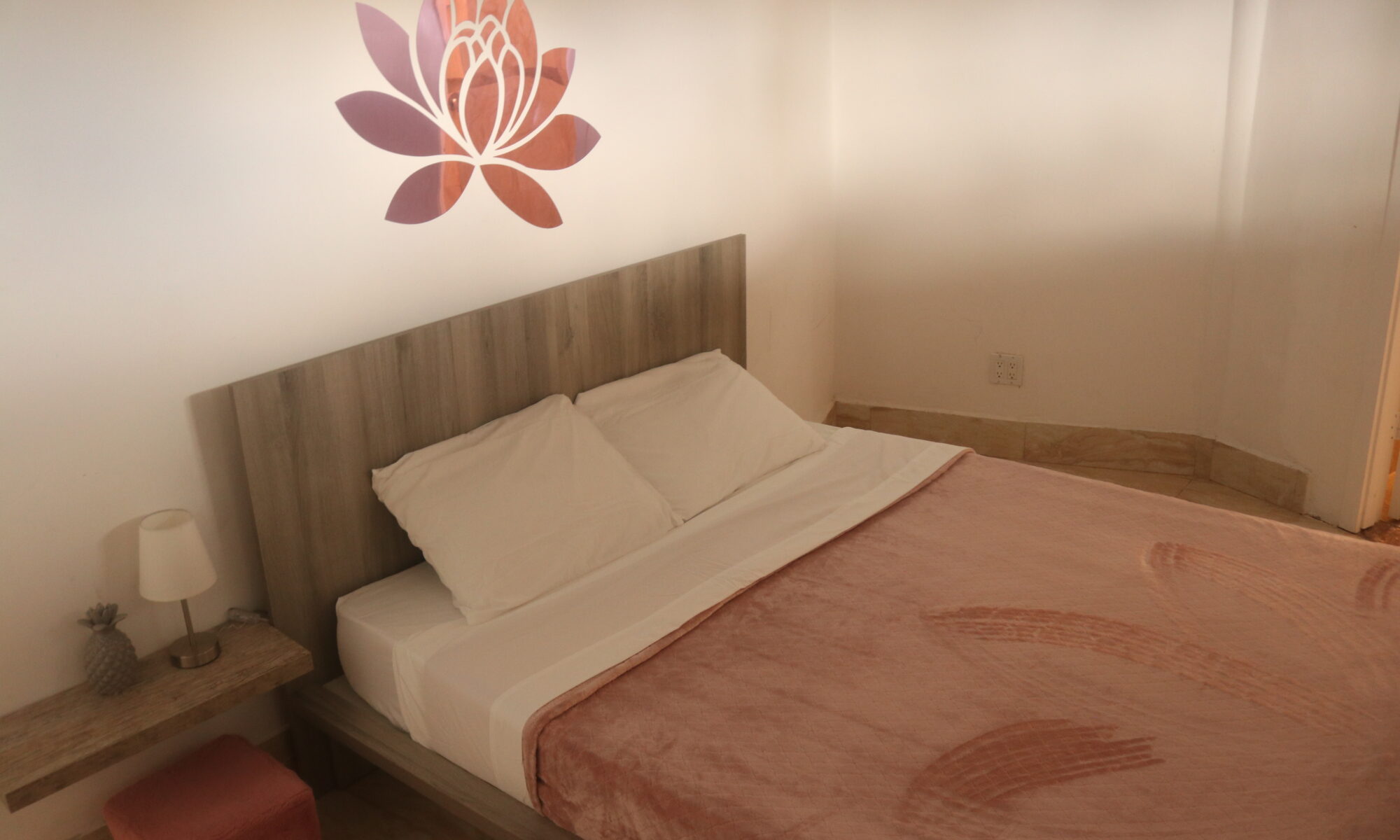 Vida Lotus queen room 3