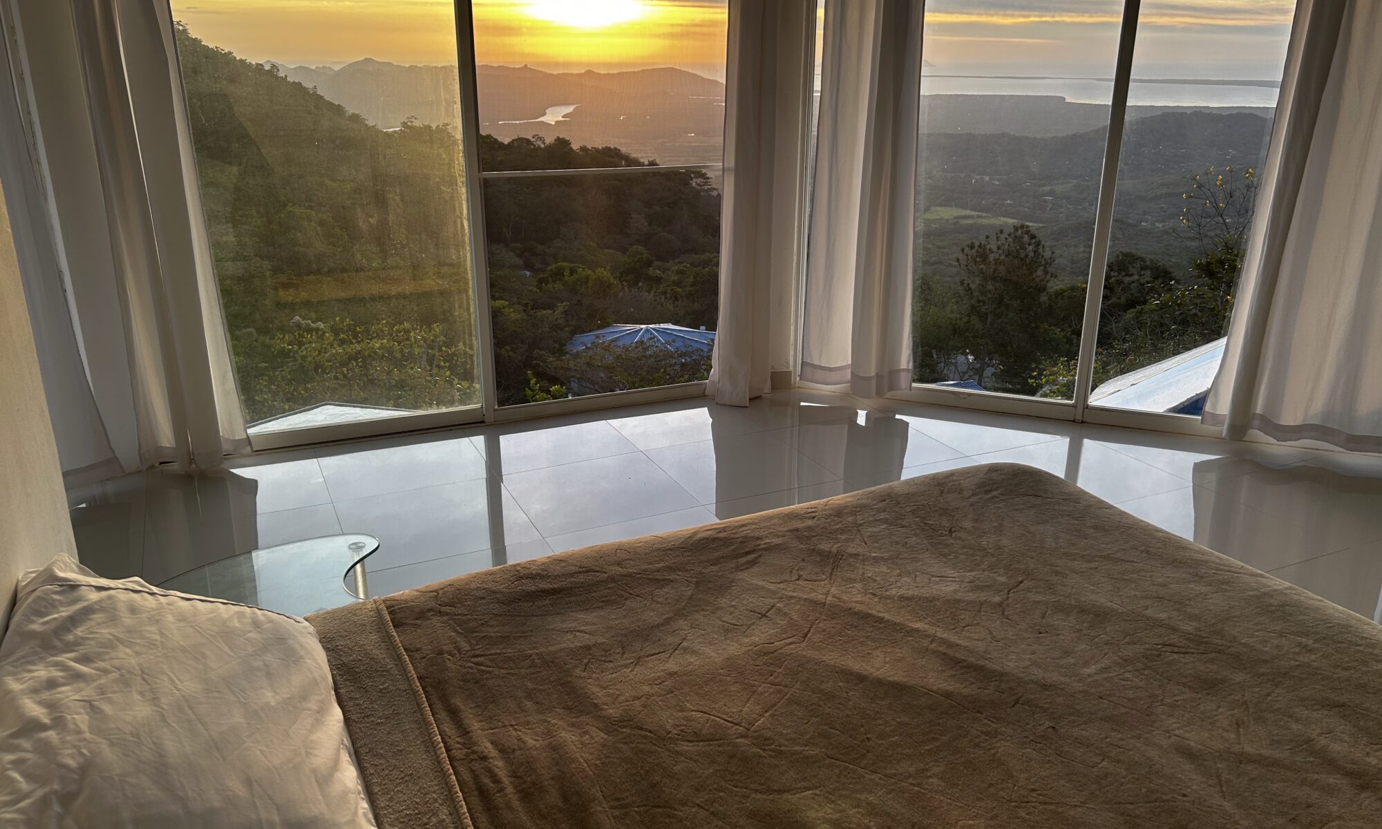 Vida Lotus King Suite Amanecer